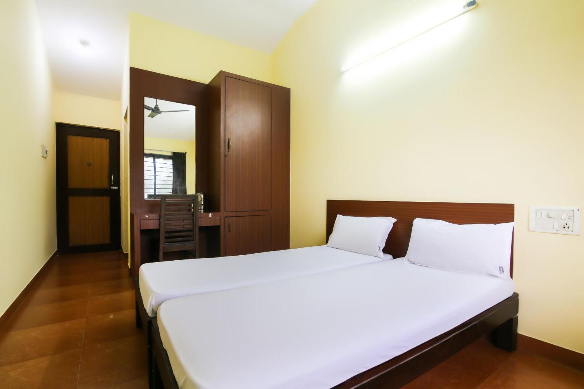 Hotel O Raviraj Classic Cana Kültér fotó