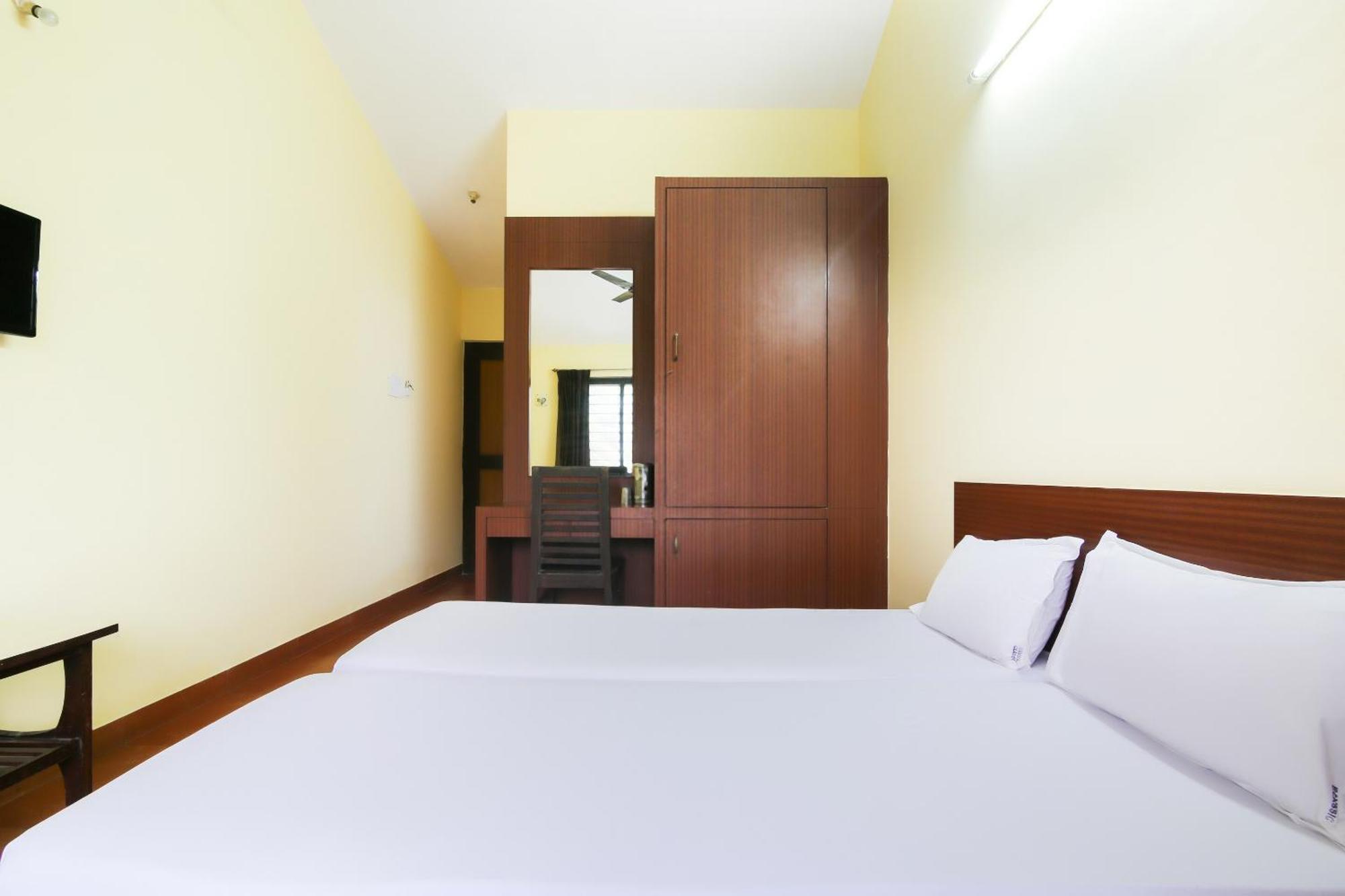 Hotel O Raviraj Classic Cana Kültér fotó